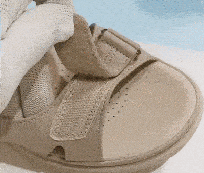 Pohodlné ortopedické sandály – ergonomická podpora klenby, nastavitelná šířka, zeštíhlují nohy.
